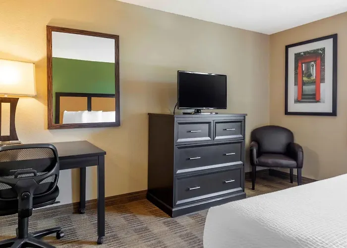 Relax Suites Extended Stay - La Mirada