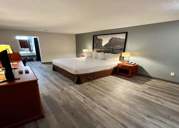 Super 8 By Wyndham Sealy