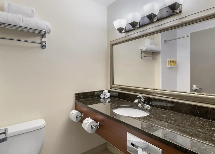 Best Western Plus Chocolate Lake Hotel - Halifax