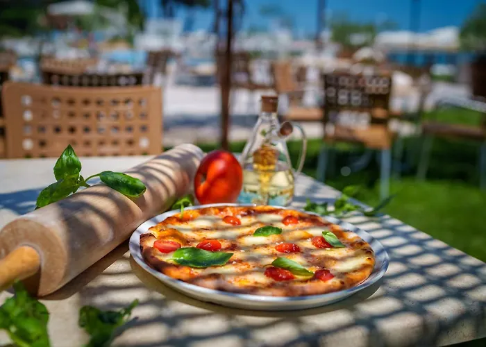 Hotel with view: Hvd Riviera Beach Ultra All Inclusive & Mineral Pool - Private Beach & Free Parking