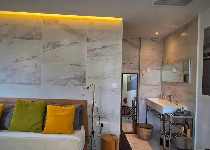 Le Petit Trianon Et Le Charme Des Suites