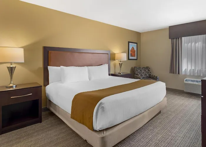 Best Western Plus Plaza By The Green