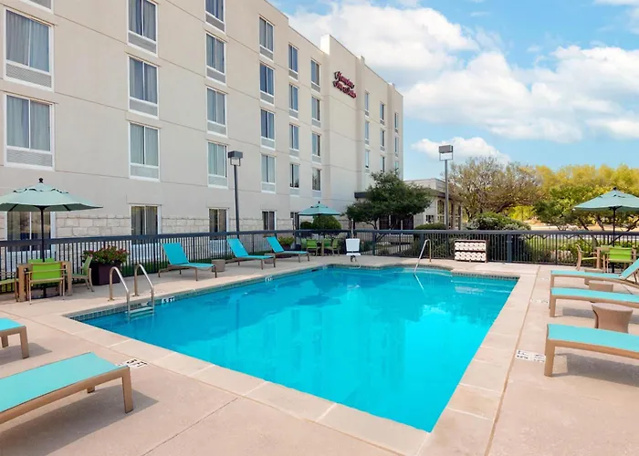 Hampton Inn & Suites-Austin Airport
