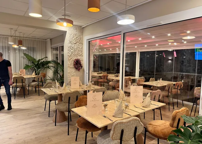 Hotel ASTORIA- Saint Etienne-Centre des Congrès-