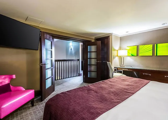 Hotels with pool Oasis And Conv Center, An Ascend Collection