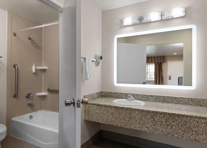 Travelodge By Wyndham Banning Casino And Outlet Mall