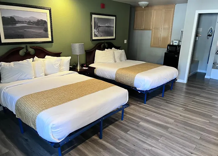 Motel: Travelodge By Wyndham Redding Ca