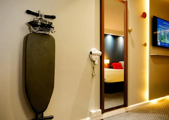 Holiday Inn Express Harlow By Ihg