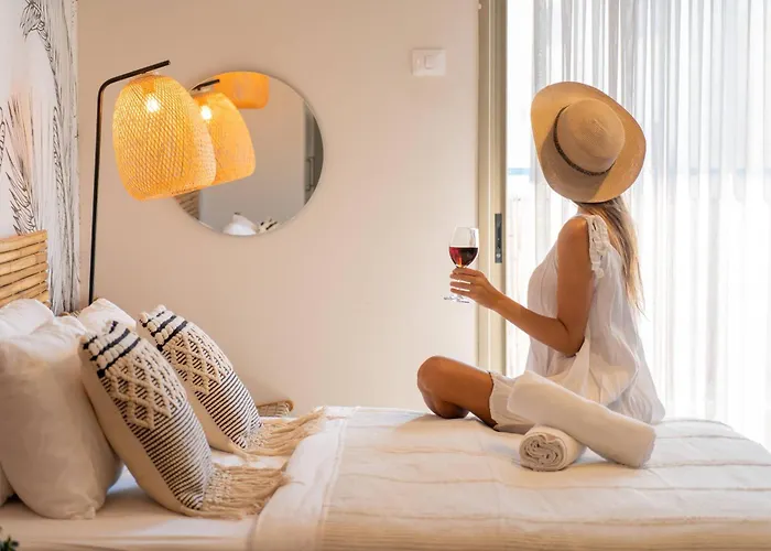 Almogim Suites (Adults Only)
