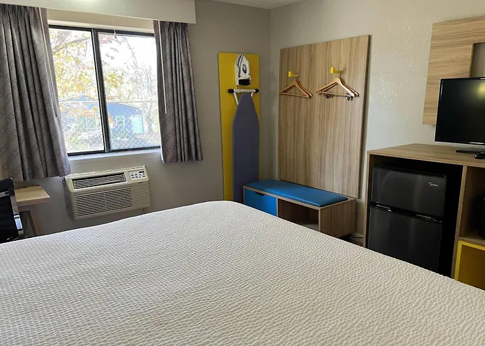 Days Inn By Wyndham Warrensburg