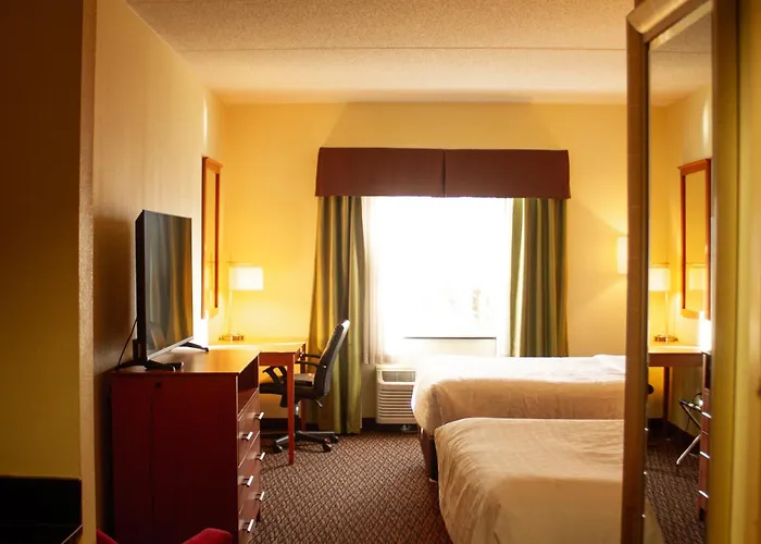 University Hotel & Suites Shippensburg, Trademark By Wyndham