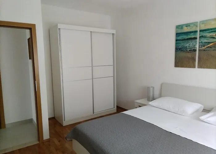 Apartments Podbarje