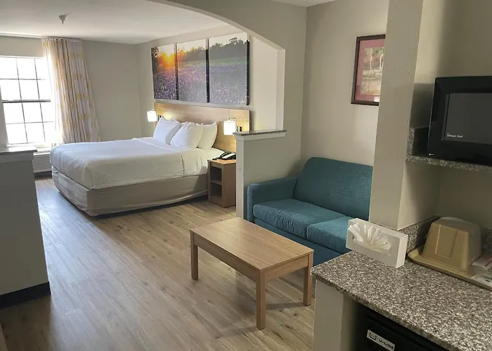Resort: Days Inn By Wyndham Dallas Plano