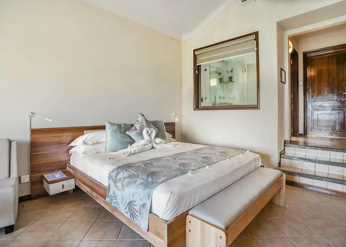 Le Peninsula Bay Beach Resort & Spa