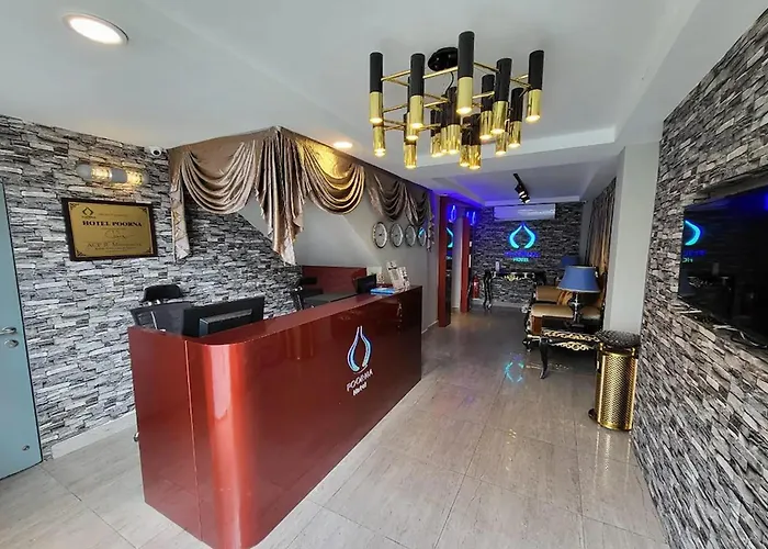 Poorna Hotel