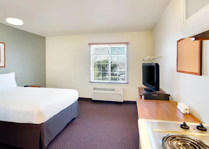 Pet Friendly hotel: Woodspring Suites Baton Rouge Airline Highway