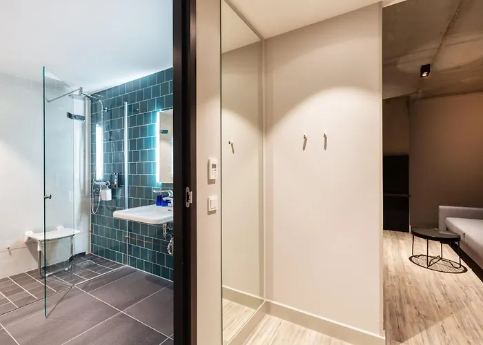 Pet Friendly hotel: Holiday Inn - The Niu, Fender Amsterdam
