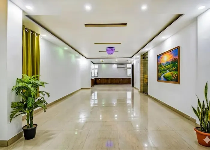 Fabhotel Grand Sheela