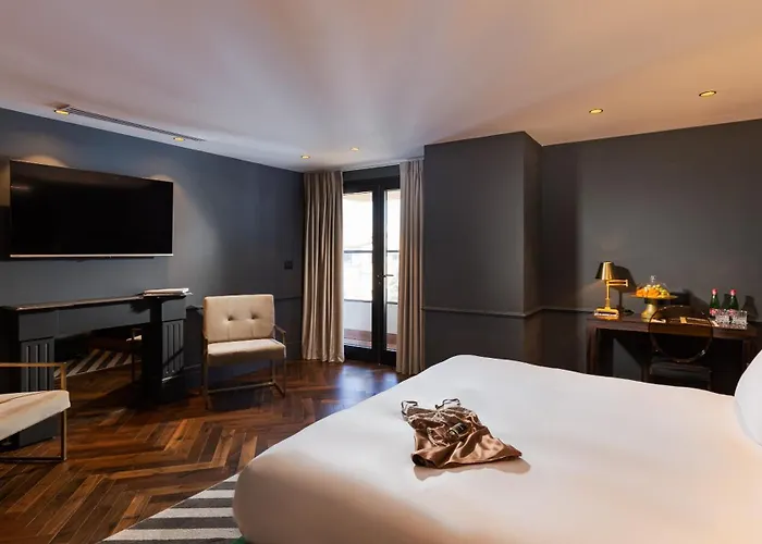 Pet Friendly hotel: Debrah Brown, A Member Of Brown Hotels