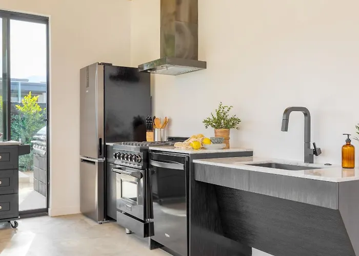 Blackhaus Suites By Avantstay Modern Comfort In Downtown Palm Springs