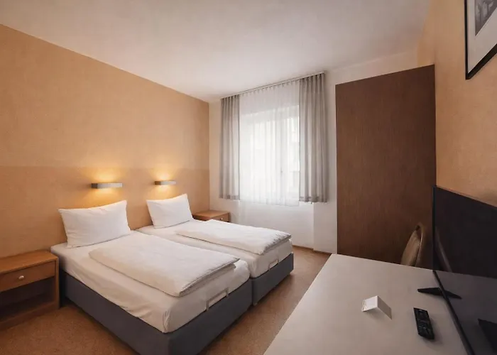 City Hotel Bauer mit Aufzug with elevator