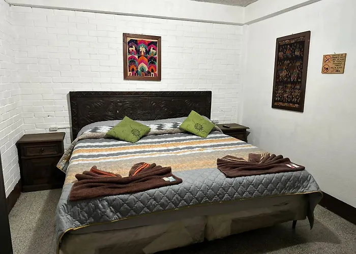 Royal Palace Hostal