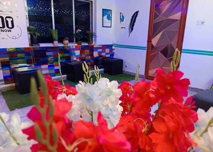 Little While Elitz-Budget & Backpacker Friendly Micro Hotel-Near Metro