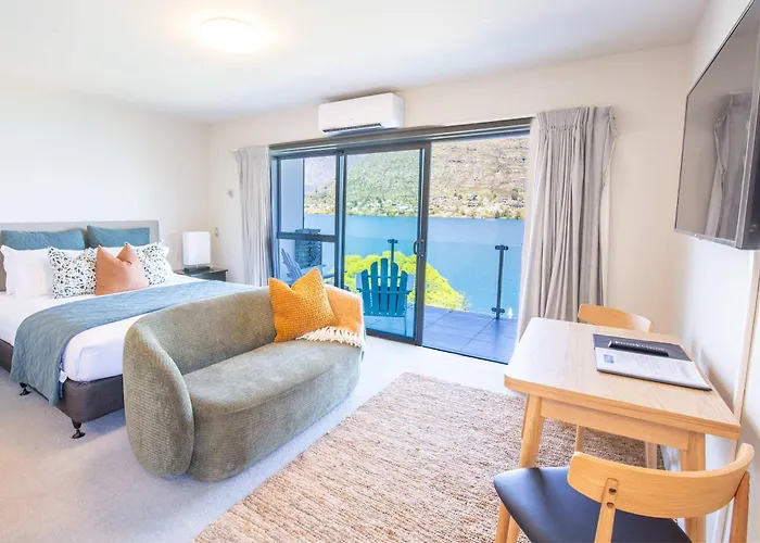 Alpine Village - Lake Edge Studio Apartment