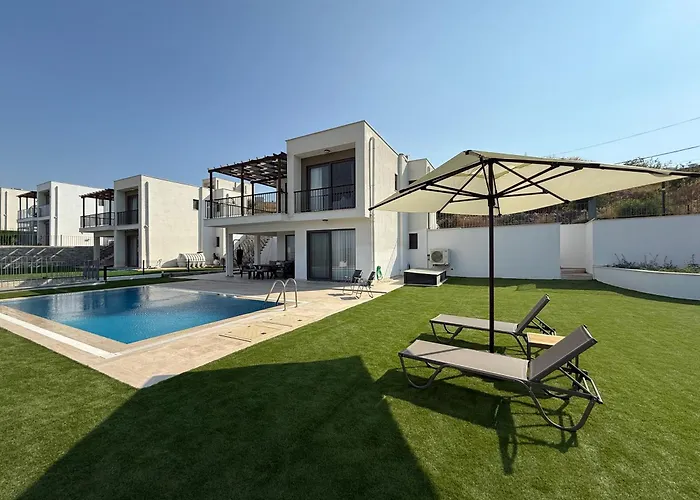 Zuma Private Pool & Beach