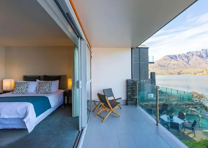 Alpine Village - Lake Edge Studio Apartment