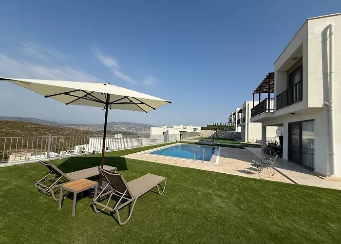 Zuma Private Pool & Beach