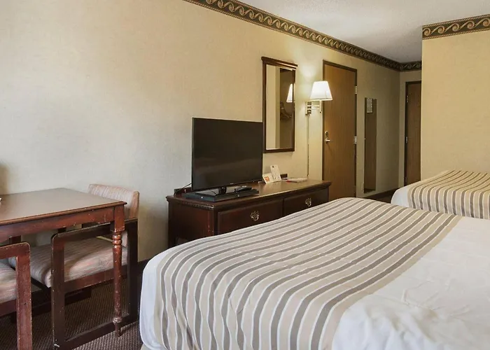 Econo Lodge Inn & Suites El Paso West