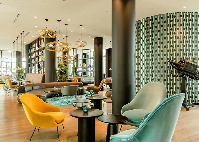 Hotel nahe College: Motel One Köln-Messe