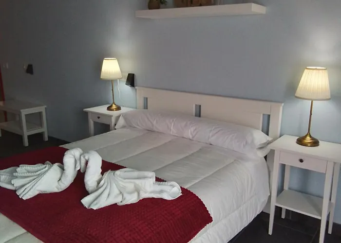 Hostel & Rooms O Albergue Da Meiga