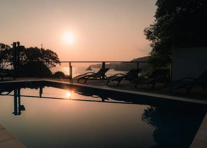 Wishome- Villa sobre el mar, piscina privada climatizada