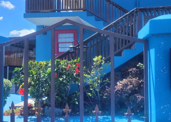 Silverbuttons Apartments & Eats