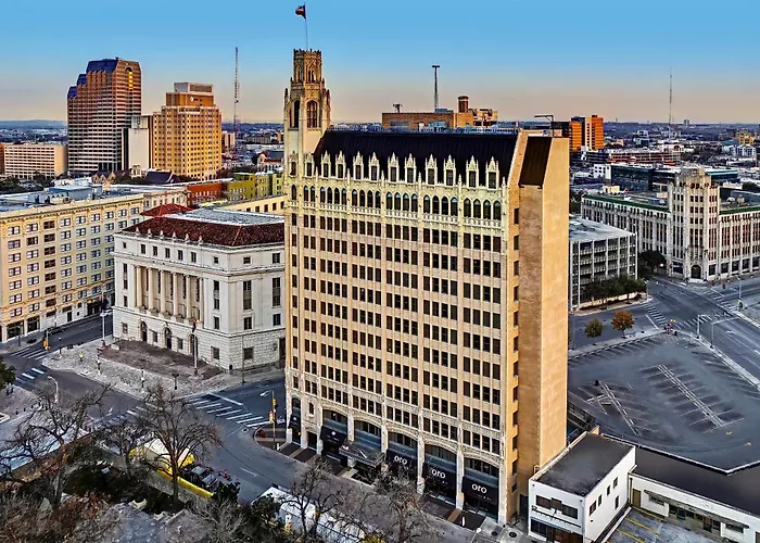 Pet Friendly hotel: The Emily Morgan Hotel - A Doubletree By Hilton