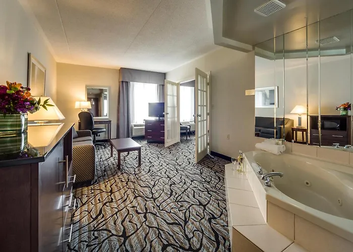 Monte Carlo Inn Oakville Suites