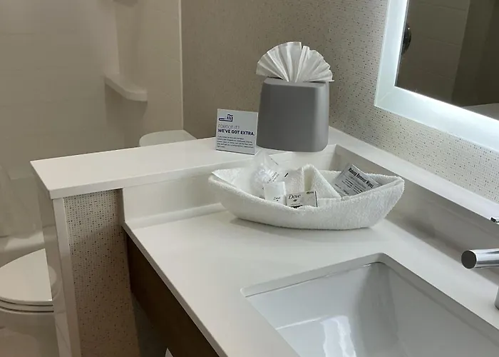 Holiday Inn Express & Suites Chatsworth By Ihg