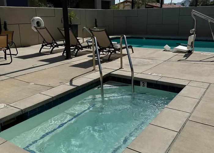 Holiday Inn Express & Suites Chatsworth By Ihg