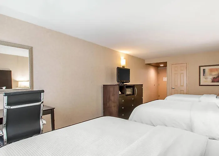 Clarion Inn Elmhurst - Oak Brook Near I-88, I-290, I-294