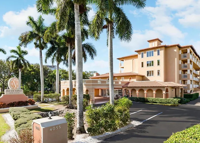 Hotel with Tennis: Inn Of Naples, Tapestry Collection By Hilton