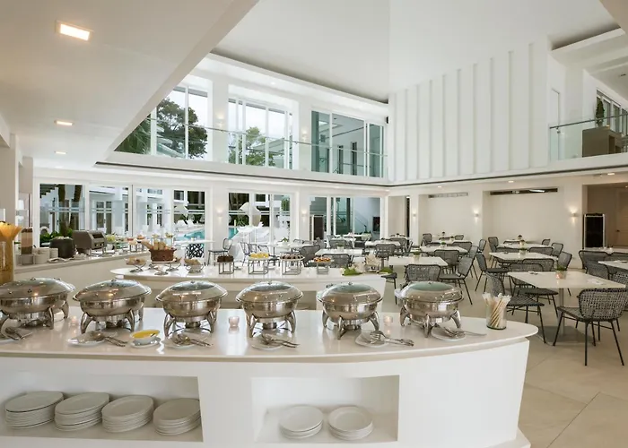 Resort: Astoria Boracay