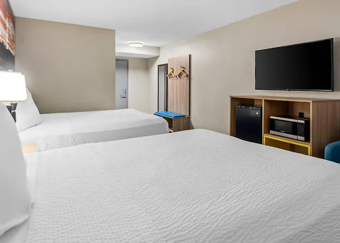 Days Inn & Suites By Wyndham Desoto