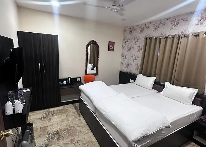 Guest house: Anand Kanan