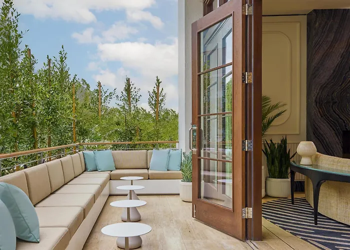  Cameo Beverly Hills, Lxr s & Resorts