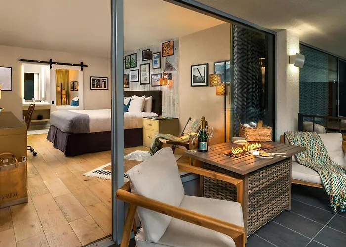 4 star hotel: Hotel Paradox, Autograph Collection