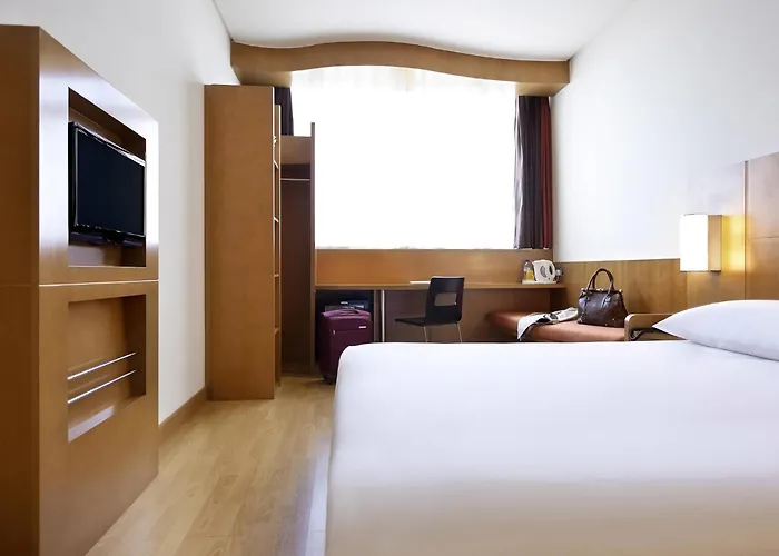 Hotel near College: Ibis Abu Dhabi Gate