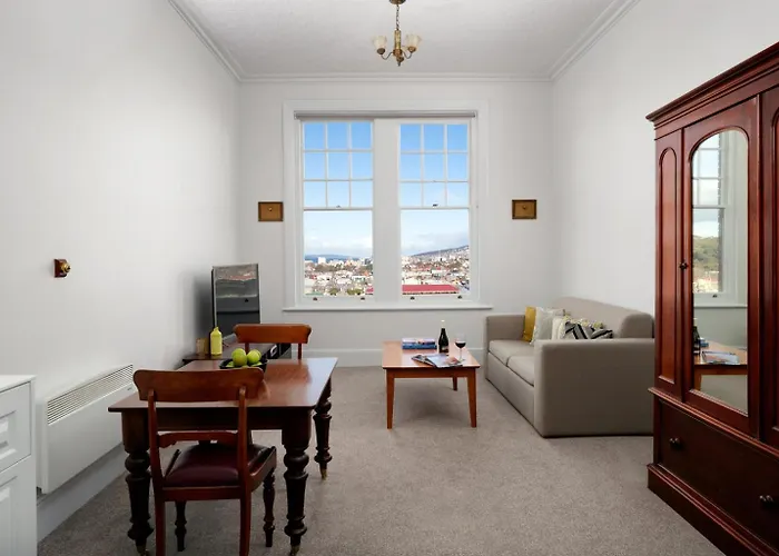 Hotels with pool Rydges Hobart