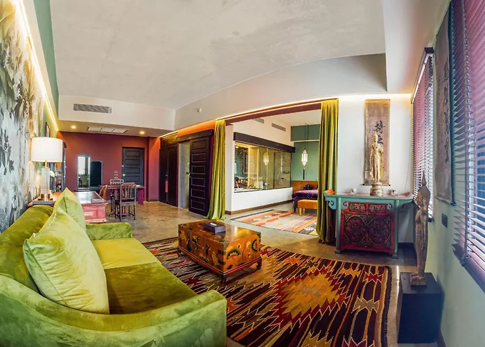 5 star hotels Lao Poet